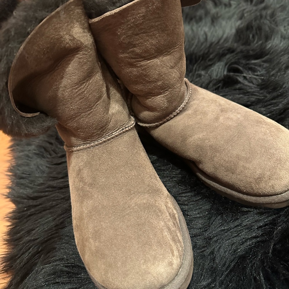 Bailey button uggs - Picture 2 of 3